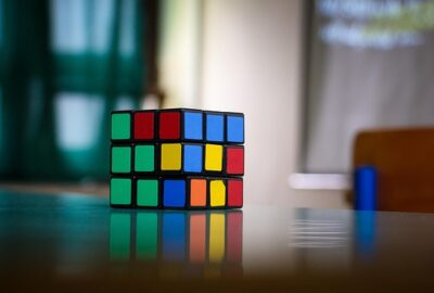 Le Rubik&rsquo;s Cube : Comment ce casse-tête des années 70 est devenu un classique mondial